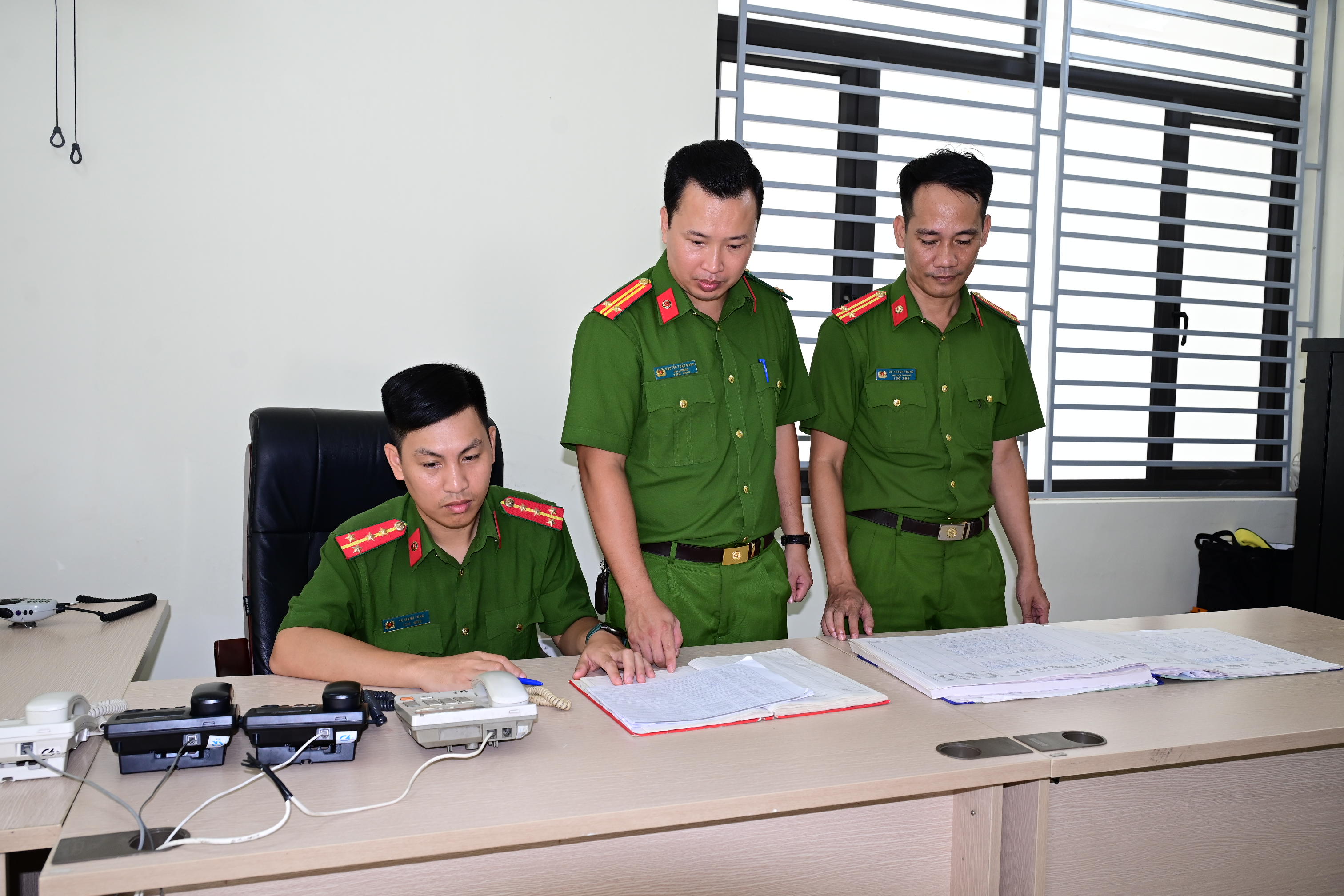 Phòng Cảnh sát Quản lý hành chính về trật tự xã hội: Hướng dẫn phản ánh an ninh trật tự, hỗ trợ trợ khẩn cấp thông qua ứng dụng VNeID